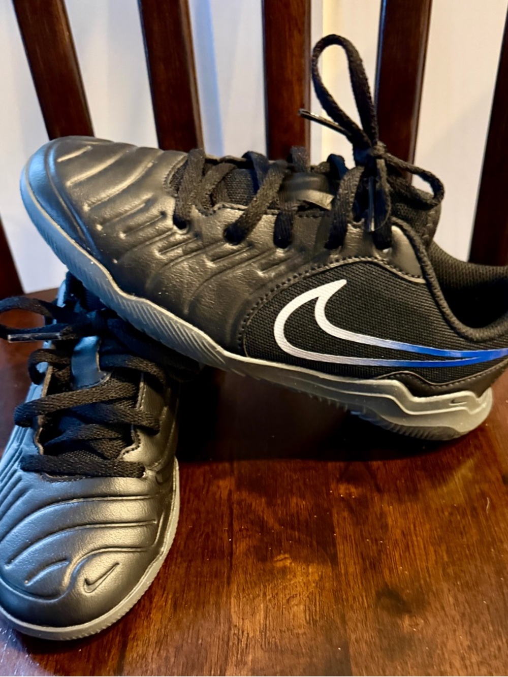 Nike Kids Black and Blue Low-Top Sneakers